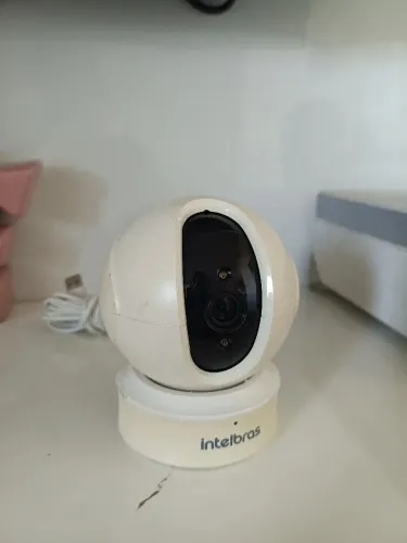 Câmera Intelbras IC4 - Grava áudio e vídeo, gira 360