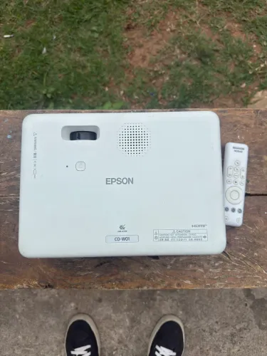 Projetor Epson CO-W01 + Tela 105?