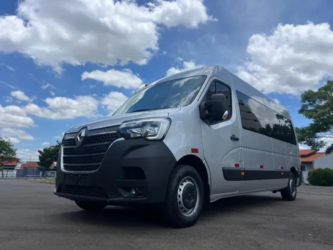 Renault Master 2.3 DCI Executive Longo 16L Dies 2027