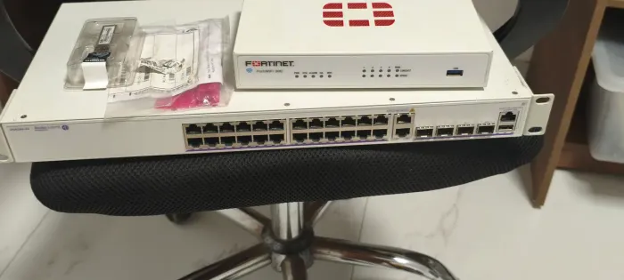 Vendo switch alcaltel 24 portas + FOrRTNET 30e em perfeito estado