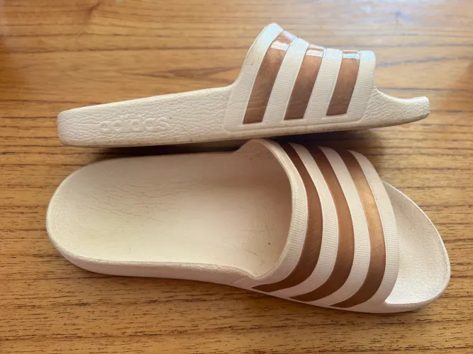 Chinelo adidas