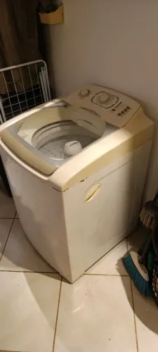 Maquina lava roupas eletrolux 15kg antiga mas funcionando bem.