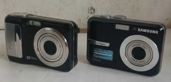 Cameras Digitais Fujifilm e Samsung.