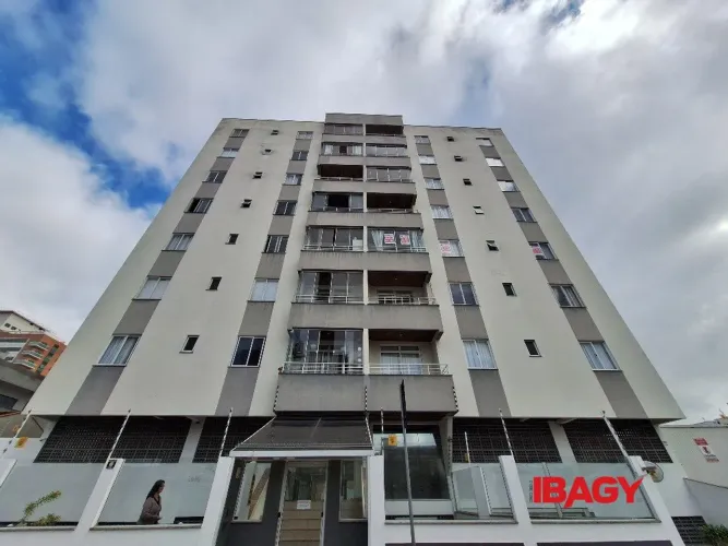 Excelente Apartamento 3 dormitório(s) em Barreiros - São José