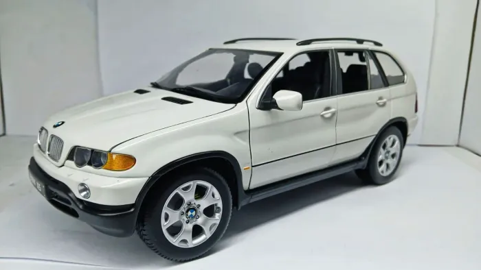 Miniatura BMW X5 4.4 1/18 Kyosho