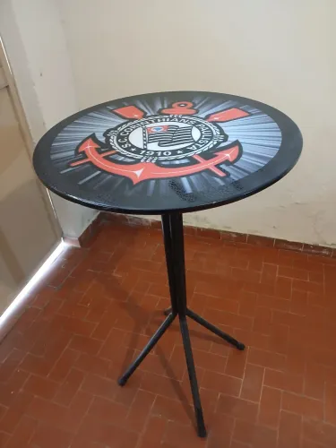 Mesa de bar sem bancos