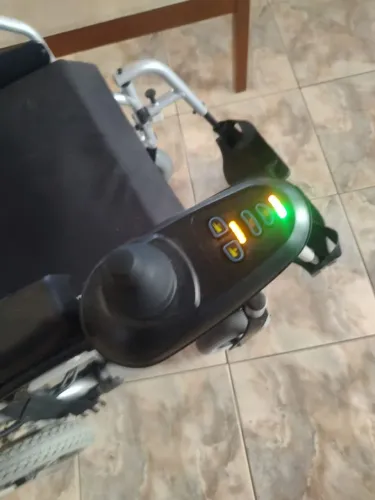 Cadeira de Rodas Elétrica Dellamed