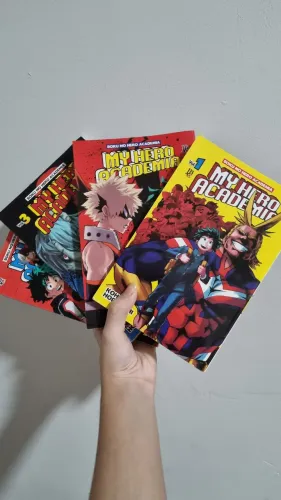 4 Mangás em perfeito estado! (My Hero Academia)