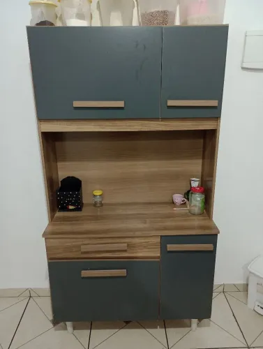 Armário de cozinha e geladeira 