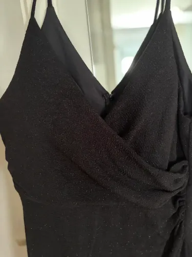 Vestido preto brilhante 