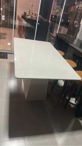 Mesa com tampo de vidro
