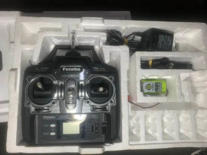 rádio controle para aeromodelismo Futaba 4EX-FM