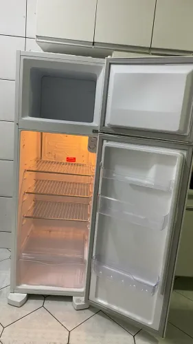 Vendo geladeira em perfeito estado sem avarias