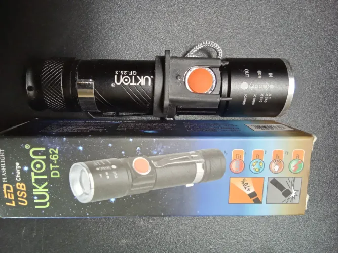 Lanterna recarregável forte led