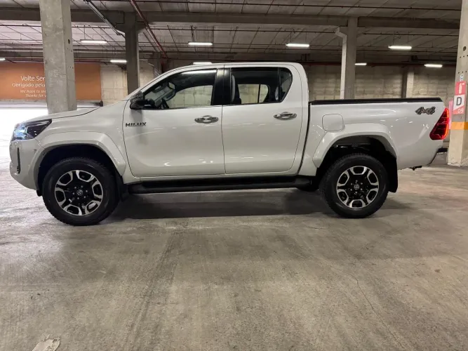 Toyota Hilux CD SRX Plus 4X4 2.8 TDI Die. Aut. 2024