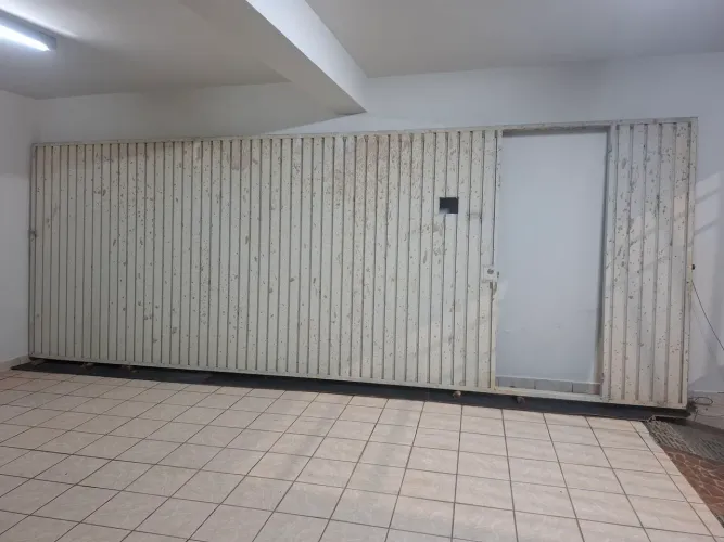 Portão basculante com social embutido 6,46 X 2,35