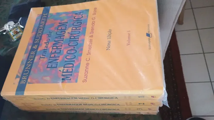 Tratado de Enfermagem Médico-Cirúgica (coleção)