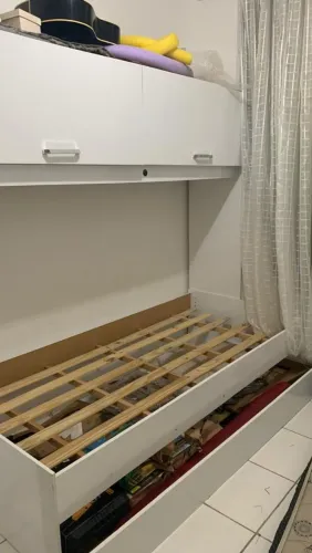 Cama com guarda-roupa