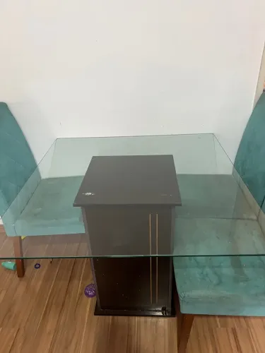 VENDO MESA DE JANTAR COM 4 CADEIRAS