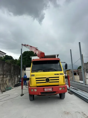 Locação de caminhão munck e guindaste