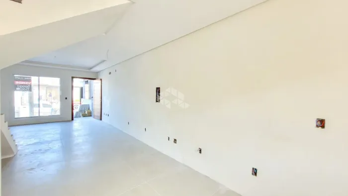 Sobrado em construção, 2 dormitórios, 2 suítes, 1 lavabo e 1 vaga de garagem com churrasqu
