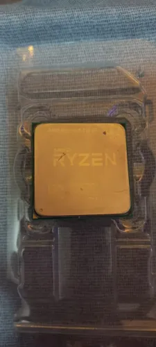 Processador AMD Ryzen 3 3200G + Cooler Box Original AMD