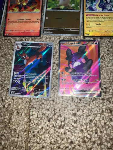 Cartas de Pokémon brilhantes com 2 full art