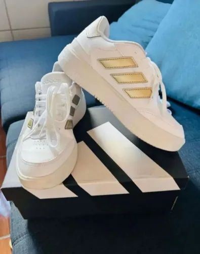 Tênis Adidas