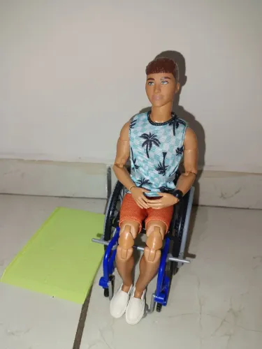 Boneco Ken fashionista cadeira de rodas 