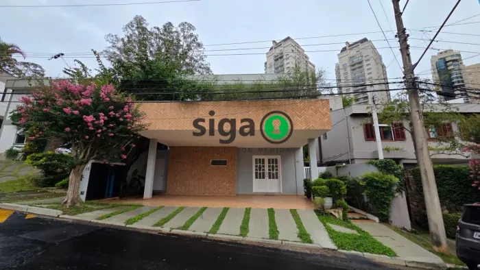 Casa em condomínio à venda e locação com 300m², 5 quartos e 2 vagas no Panamby