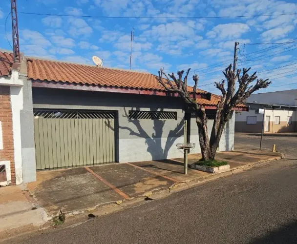 Casa em Bariri, 2 Quartos, 2 Banheiros, Edícula, Area coberta.
