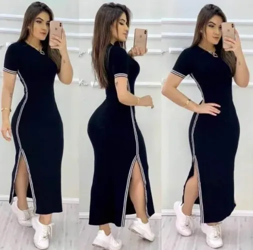 Vestido midi canelado manga curta com fenda e listra lateral