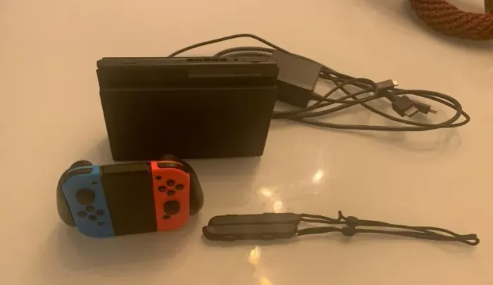 Nintendo Switch V1 Completo + Dock + Joy-Cons Originais (Apenas retirada em mão)