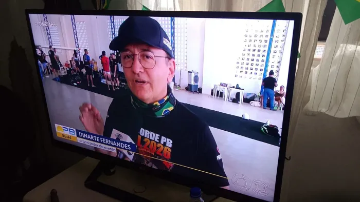 Vendo tv LG 42, não é smart, mas pega box