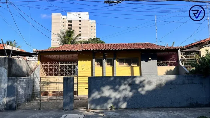 Linda Casa à Venda em Itaperi, Fortaleza