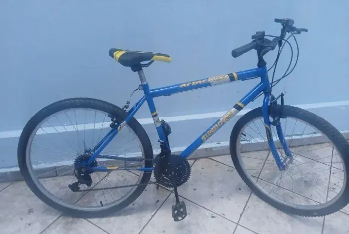 Bicicleta aro 26, pneus traseiro novo, câmeras novas e bancos novos, toda revisada 
