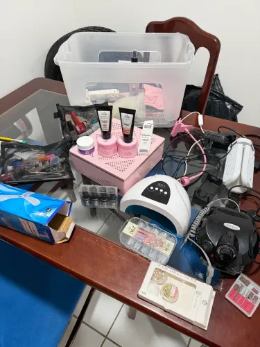 Vendo kit unha completa usei só no dia do curso tudo novo só vendo tudo junto