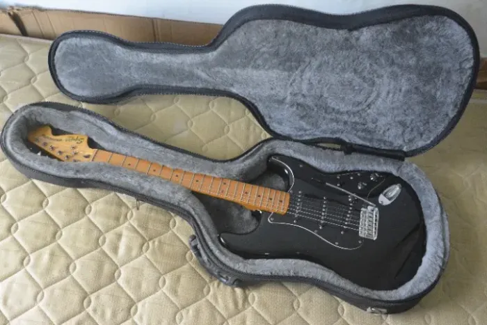Guitarra Stratocaster Squier Vintage Modified 70s