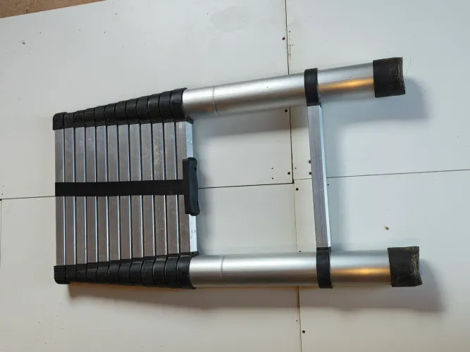 ESCADA TELESCÓPICA DE ALUMÍNIO DOBRÁVEL 