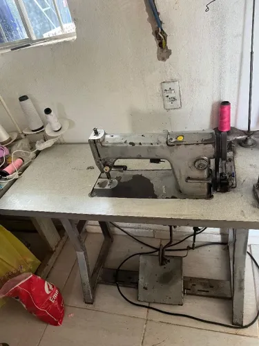 Máquina industrial reta