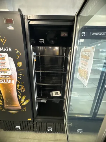 Cervejeira porta vidro 10cx de garrafas 600ml temperatura 7.5 negativos