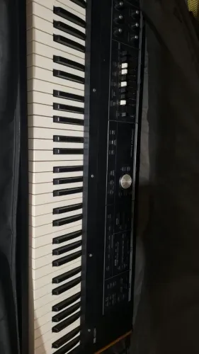 Teclado sintetizador Roland VR-730