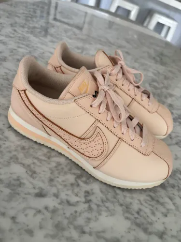 BAIXOU! Nike Cortez SE