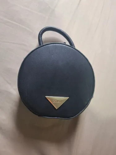 Bolsa Feminina Redonda Preta Satinato Renner Tiracolo