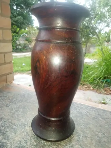 Vaso de jacarandá 