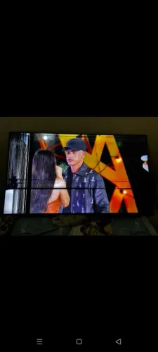 Vendo tv 55 lolega com led quebrada mas funciona perfeitamente 300