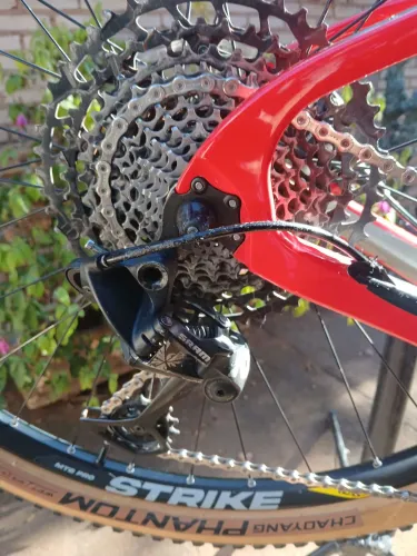 Vende-se bike caloi elite carbon quadro 17,grupo sram 12 velocidade canote e guidao carbon