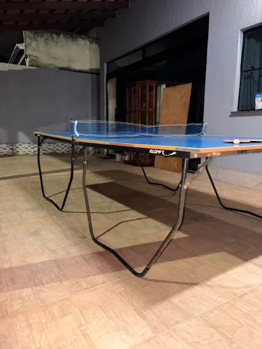 Mesa de ping pong KLOPF dobrável com rodas para locomoção