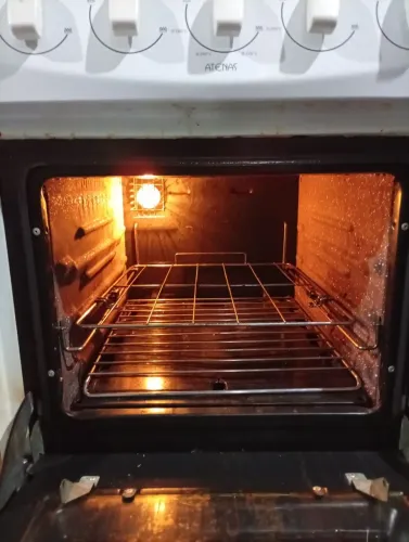 Vendo esse fogão a gás de 4 bocas,