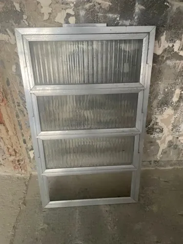 Janela de alumínio Basculante 1m x 0,6m